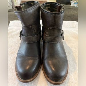 Women’s Gray ankle booties